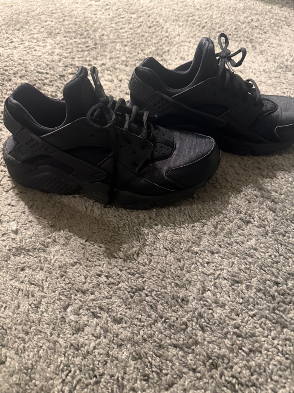 Women’s Black Nike huaraches size 10